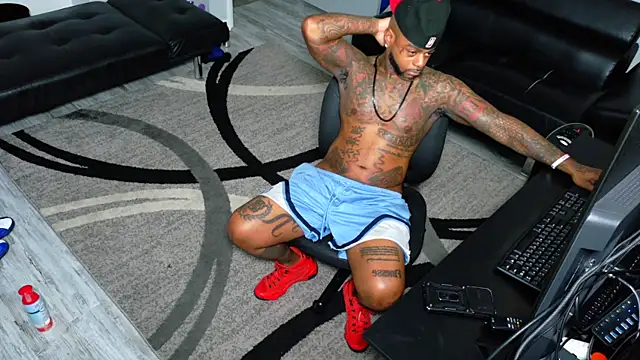 Snapshot of SLANGONDEMHOES chatting on 12/19/25, 03:30 SLANGONDEMHOES online show from 12/19/25, 03:30