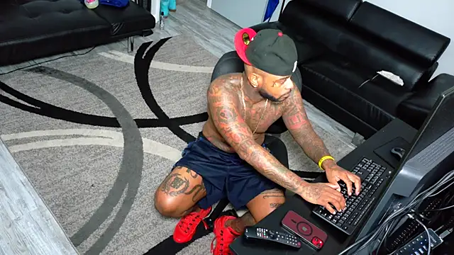 Snapshot of SLANGONDEMHOES chatting on 12/21/25, 06:04 SLANGONDEMHOES online show from 12/21/25, 06:04