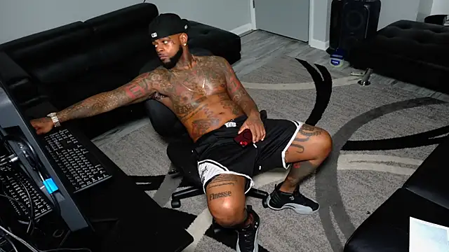 Snapshot of SLANGONDEMHOES chatting on 02/06/26, 01:03 SLANGONDEMHOES online show from 02/06/26, 01:03