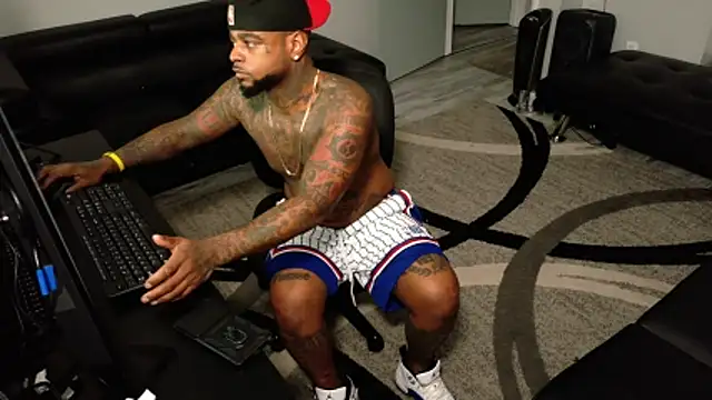 Snapshot of SLANGONDEMHOES chatting on 02/27/26, 07:03 SLANGONDEMHOES online show from 02/27/26, 07:03