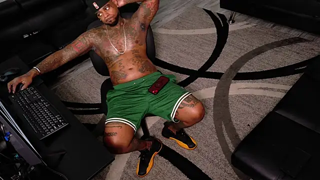 Snapshot of SLANGONDEMHOES chatting on 03/18/26, 06:11 SLANGONDEMHOES online show from 03/18/26, 06:11