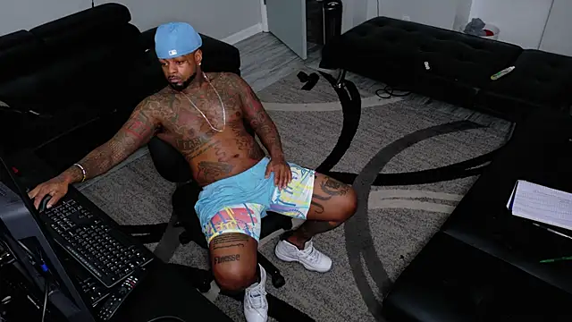 Snapshot of SLANGONDEMHOES chatting on 04/14/26, 12:55 SLANGONDEMHOES online show from 04/14/26, 12:55