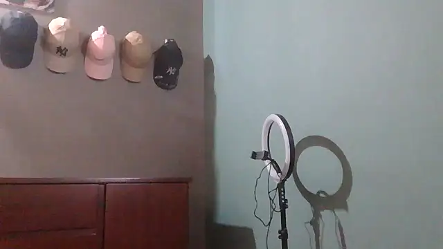 Pocahontas tw online show from 11/11/25, 01:44