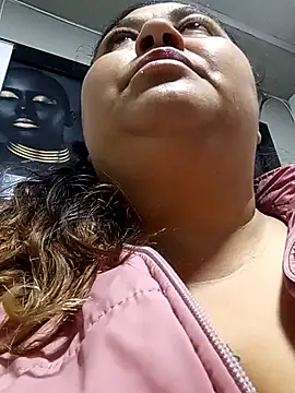 Snapshot of curvy_diva_ chatting on 11/17/25, 08:20 curvy diva online show from 11/17/25, 08:20