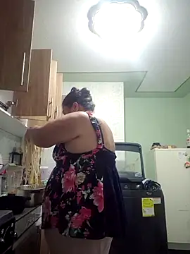 Snapshot of curvy_diva_ chatting on 11/21/25, 11:14 curvy diva online show from 11/21/25, 11:14