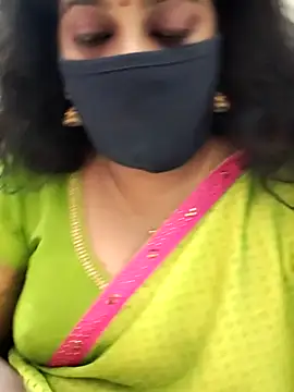 Snapshot of saritha29 chatting on 10/11/25, 07:23 saritha29 online show from 10/11/25, 07:23