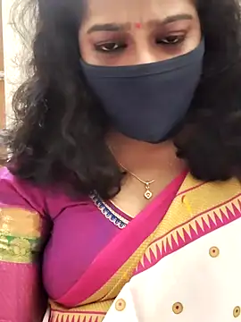 Snapshot of saritha29 chatting on 10/13/25, 05:02 saritha29 online show from 10/13/25, 05:02