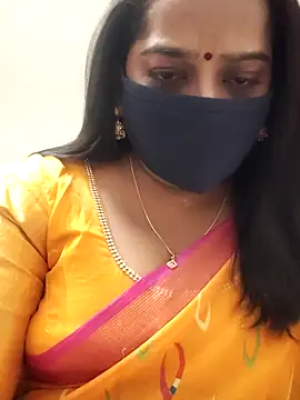 Snapshot of saritha29 chatting on 11/13/25, 05:01 saritha29 online show from 11/13/25, 05:01