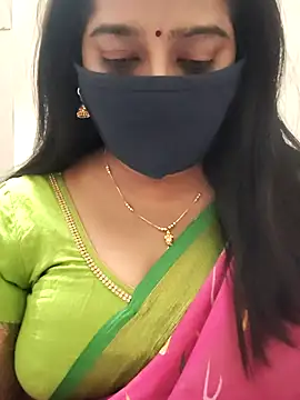 Snapshot of saritha29 chatting on 11/26/25, 04:52 saritha29 online show from 11/26/25, 04:52