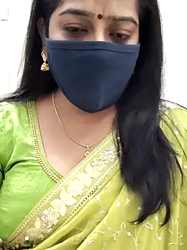 Snapshot of saritha29 chatting on 12/19/25, 11:28 saritha29 online show from 12/19/25, 11:28