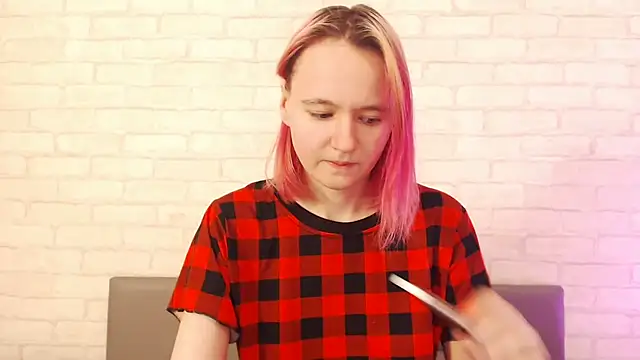 Ericha Stone online show from 11/20/25, 01:39