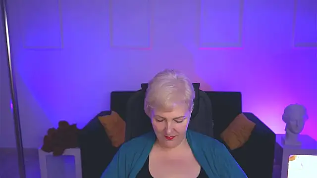 Snapshot of MaryMogan chatting on 09/12/25, 06:13 MaryMogan online show from 09/12/25, 06:13