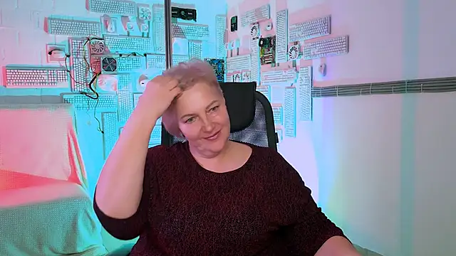 Snapshot of MaryMogan chatting on 11/26/25, 03:02 MaryMogan online show from 11/26/25, 03:02