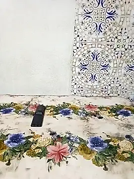 Snapshot of Mayamimi chatting on 09/15/25, 12:32 Mayamimi online show from 09/15/25, 12:32