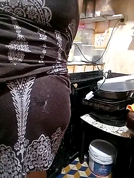 Snapshot of Mayamimi chatting on 10/14/25, 11:55 Mayamimi online show from 10/14/25, 11:55