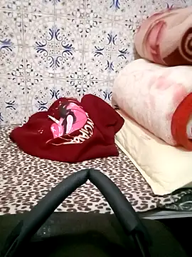 Snapshot of Mayamimi chatting on 11/18/25, 01:37 Mayamimi online show from 11/18/25, 01:37