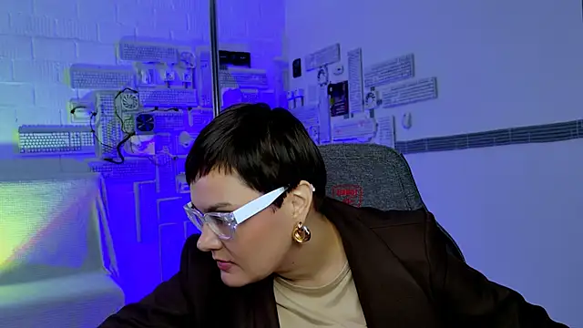 Snapshot of LauraDavidsons chatting on 09/17/25, 12:18 LauraDavidsons online show from 09/17/25, 12:18