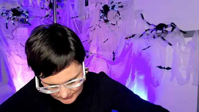 Snapshot of LauraDavidsons chatting on 10/16/25, 04:19 LauraDavidsons online show from 10/16/25, 04:19