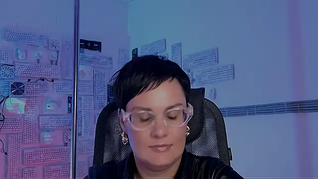 Snapshot of LauraDavidsons chatting on 11/14/25, 04:28 LauraDavidsons online show from 11/14/25, 04:28