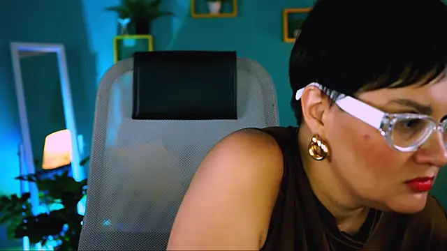 Snapshot of LauraDavidsons chatting on 11/16/25, 06:35 LauraDavidsons online show from 11/16/25, 06:35