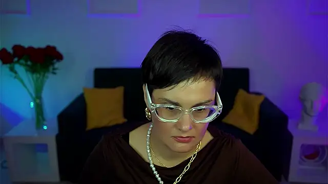 Snapshot of LauraDavidsons chatting on 11/22/25, 08:08 LauraDavidsons online show from 11/22/25, 08:08