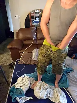 Snapshot of Bigloafy1 chatting on 09/13/25, 04:29 Bigloafy1 online show from 09/13/25, 04:29