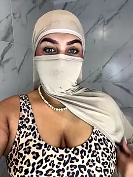 Kadira  online show from 10/22/25, 12:05