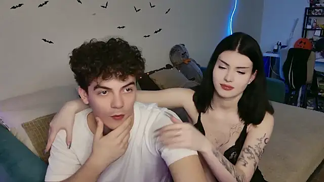 Alice18James online show from 10/28/25, 12:03