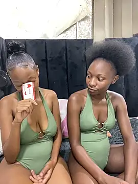 Snapshot of SexyPetitex25 chatting on 03/04/26, 08:37 SexyPetitex25 online show from 03/04/26, 08:37