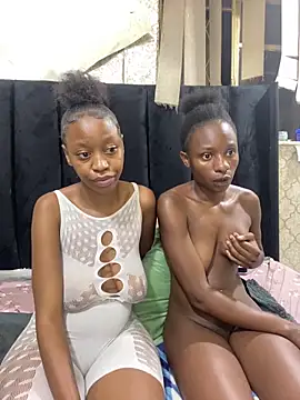 Snapshot of SexyPetitex25 chatting on 03/08/26, 02:04 SexyPetitex25 online show from 03/08/26, 02:04