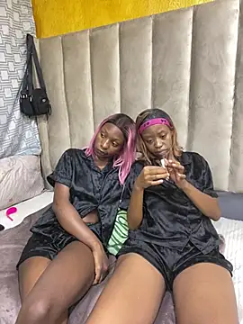 Snapshot of SexyPetitex25 chatting on 03/29/26, 07:47 SexyPetitex25 online show from 03/29/26, 07:47