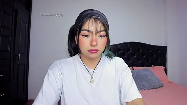 Snapshot of sammy_bunny1 chatting on 10/14/25, 05:41 sammy bunny1 online show from 10/14/25, 05:41