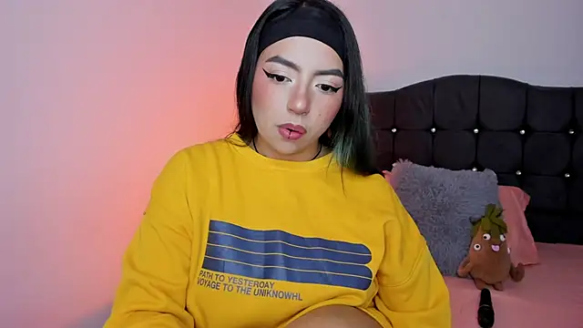 Snapshot of sammy_bunny1 chatting on 11/16/25, 02:06 sammy bunny1 online show from 11/16/25, 02:06