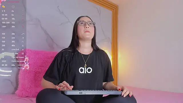 Snapshot of malka_milan chatting on 12/02/25, 03:23 malka milan online show from 12/02/25, 03:23