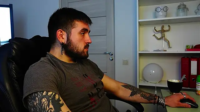 Snapshot of Mike_Platano chatting on 09/23/25, 02:20 Mike Platano online show from 09/23/25, 02:20