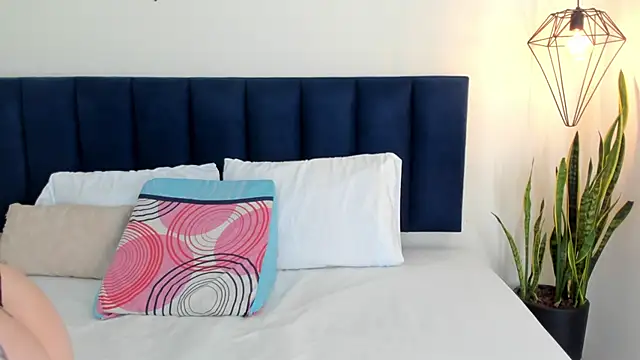 sophieturner mg online show from 12/05/25, 07:10