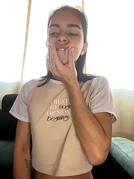 Snapshot of blinkiii_ chatting on 09/26/25, 02:21 blinkiii  online show from 09/26/25, 02:21