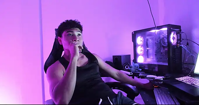 Snapshot of kenji_azura1 chatting on 10/28/25, 07:45 kenji azura1 online show from 10/28/25, 07:45