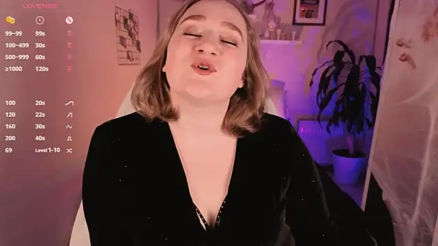 Snapshot of Kitty_Rest_ chatting on 10/21/25, 03:46 Kitty Rest online show from 10/21/25, 03:46