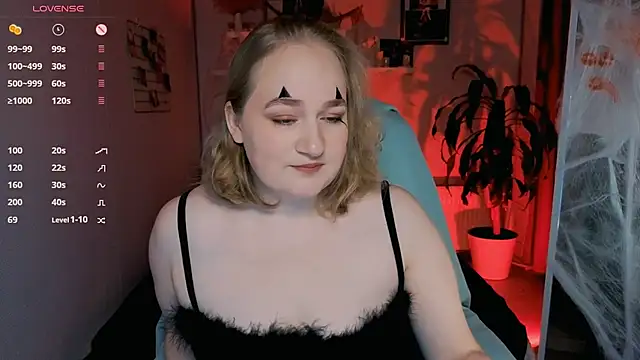 Snapshot of Kitty_Rest_ chatting on 10/26/25, 04:35 Kitty Rest online show from 10/26/25, 04:35