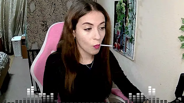 Snapshot of mona_fly chatting on 09/26/25, 04:00 mona fly online show from 09/26/25, 04:00