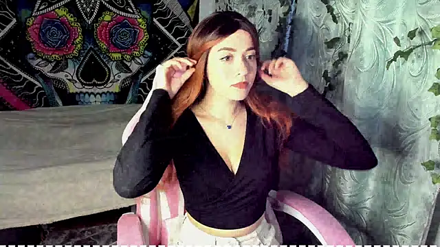 Snapshot of mona_fly chatting on 10/13/25, 02:17 mona fly online show from 10/13/25, 02:17