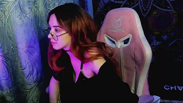 Snapshot of mona_fly chatting on 04/19/26, 06:10 mona fly online show from 04/19/26, 06:10