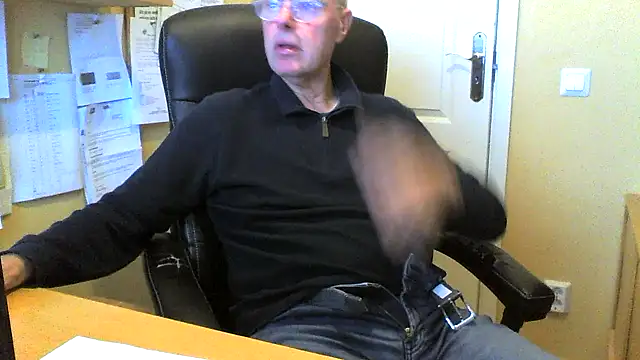 Snapshot of Klipparn chatting on 11/11/25, 08:14 Klipparn online show from 11/11/25, 08:14