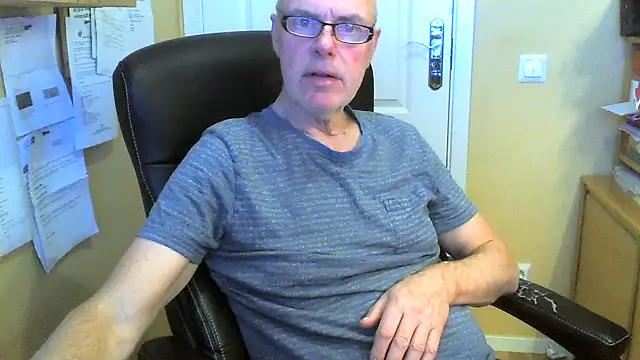 Snapshot of Klipparn chatting on 01/06/26, 09:13 Klipparn online show from 01/06/26, 09:13