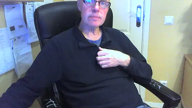 Snapshot of Klipparn chatting on 01/11/26, 05:51 Klipparn online show from 01/11/26, 05:51