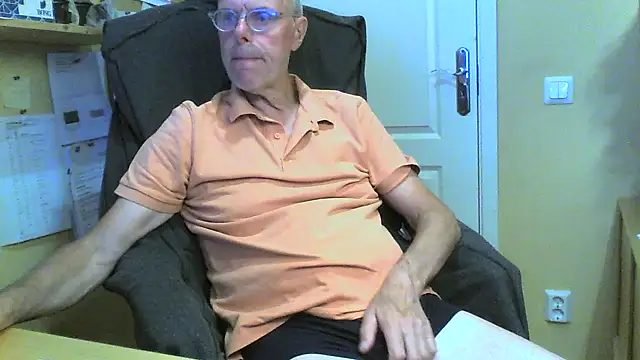 Snapshot of Klipparn chatting on 06/07/26, 07:50 Klipparn online show from 06/07/26, 07:50