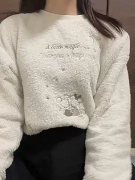 Snapshot of yayoi_jp chatting on 11/25/25, 01:22 yayoi jp online show from 11/25/25, 01:22