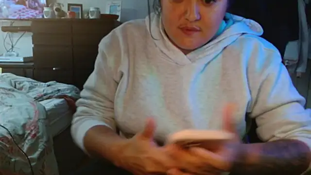 Snapshot of Prill940 chatting on 10/14/25, 08:26 Prill940 online show from 10/14/25, 08:26