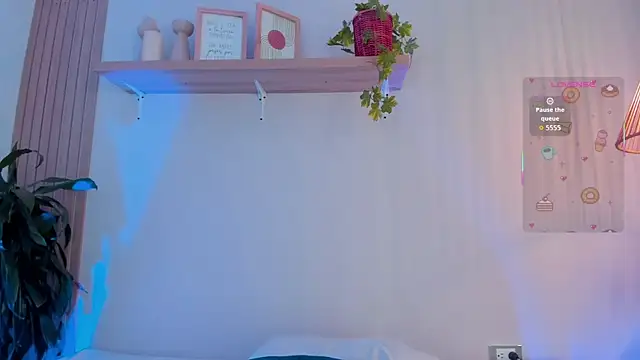 Cristalfoxy  online show from 11/24/25, 07:46